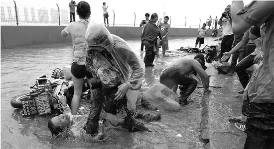 http://www.fayettefrontpage.com/uploadfile/2014/0814/20140814042851215.jpg