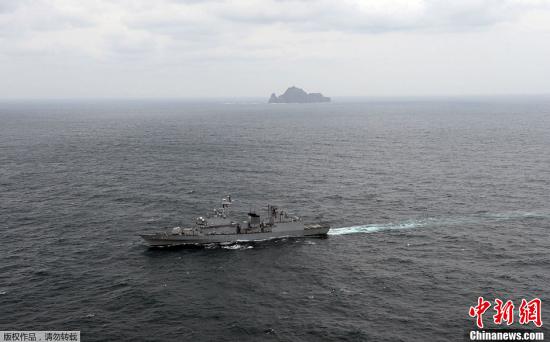 資料圖：韓國(guó)“獨(dú)島日”，韓在周邊海域舉行聯(lián)合防御軍演。