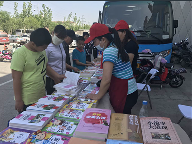 “文化惠民大篷車”讓市民“讀好書”越來越方便、實(shí)惠