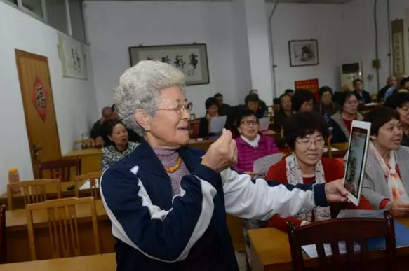 【中國(guó)網(wǎng)事·感動(dòng)河北】人老心不老！她們是網(wǎng)紅奶奶組合！