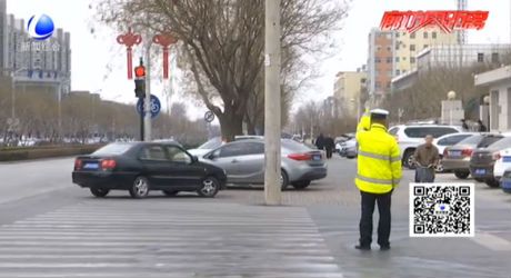 騎車(chē)闖燈不服管 辱罵交警被拘留