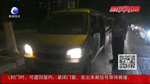 客車變身小貨車 如此運(yùn)輸不可取