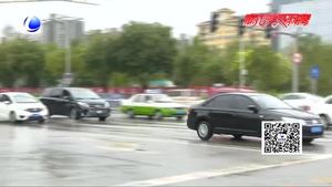 我市交警積極應(yīng)對(duì)惡劣天氣