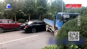 廊坊實(shí)驗(yàn)中學(xué)附近 兩車相撞