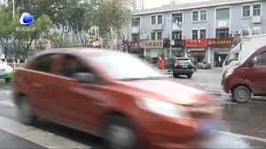 機(jī)動(dòng)車(chē)不禮讓行人 市民很無(wú)奈
