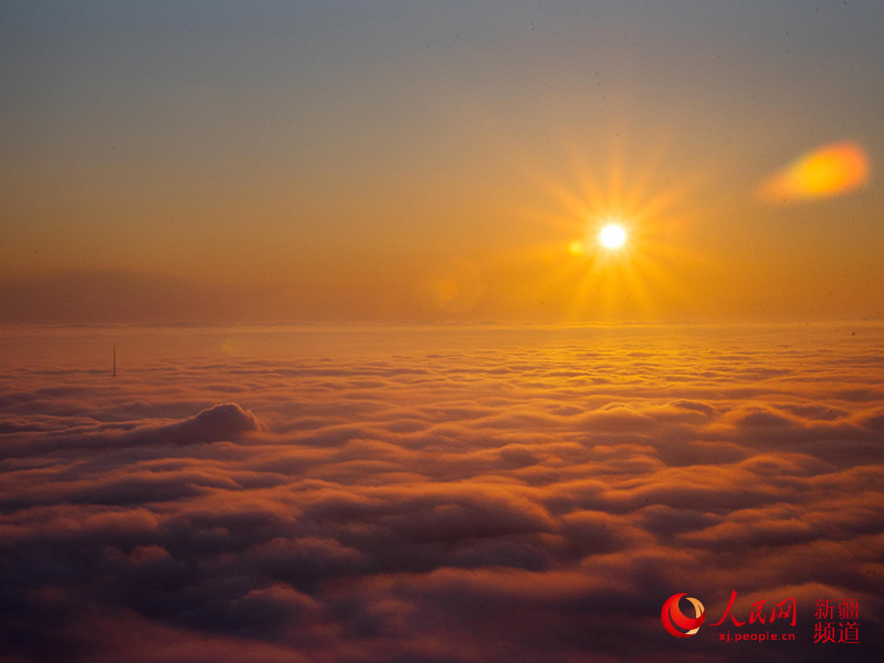 3月7日，新疆阿勒泰市出現(xiàn)云海奇觀。