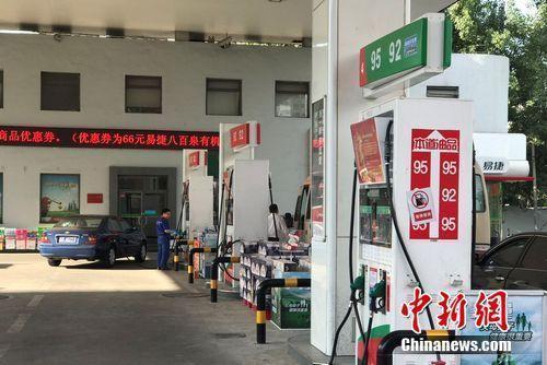 資料圖：北京市北苑路上中石化一加油站。 <a target=