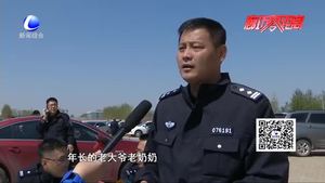 民警趕大集 防盜知識(shí)送下鄉(xiāng)