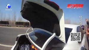 零距離·交通： 隨意停車(chē)查導(dǎo)航 不服處罰阻礙執(zhí)法