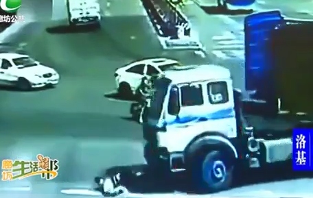 開車謹防“鬼探頭”，交警教您如何避開這顆“炸彈”