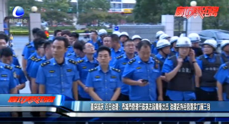 喜迎國(guó)慶 百日治理：市城市管理行政執(zhí)法局重拳出擊 治理店外經(jīng)營(yíng)落實(shí)門前三包