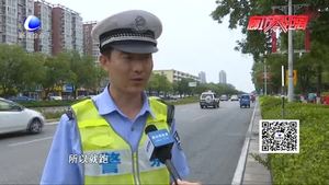 零距離·交通：司機(jī)酒駕棄車逃跑 翻護(hù)欄摔倒被抓回