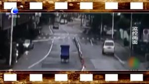 百萬(wàn)豪車(chē)撞上路燈 原是夫妻吵架分神