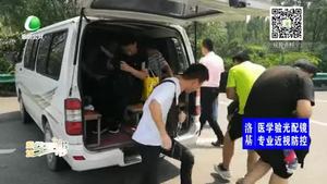核載6人的面包車(chē)?yán)?6人 嚴(yán)重超員