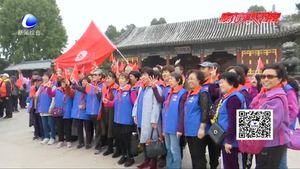 第八屆幸福基業(yè)魅力夕陽登山節(jié) 老人登山游湖共享美景