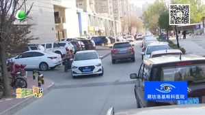 馬路變身停車(chē)場(chǎng) 居民希望還路于“行”