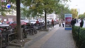 市綜合行政執(zhí)法局對裕華路原勞務(wù)市場違法占道進(jìn)行集中整治