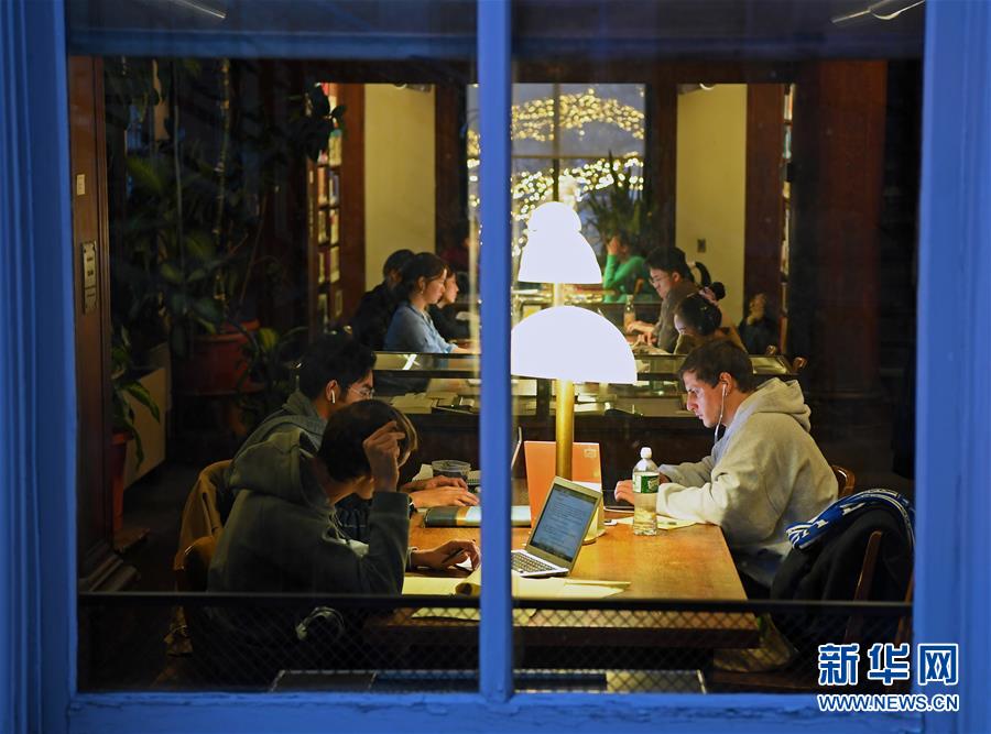 （國際·圖文互動(dòng)）（1）美國簽證政策遭詬病　業(yè)內(nèi)人士建議赴美學(xué)子做“兩手準(zhǔn)備”