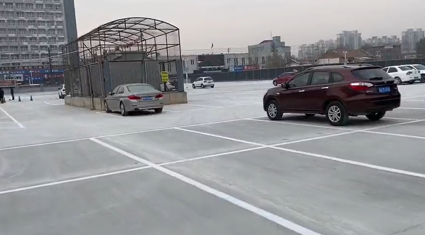 停車場啟用