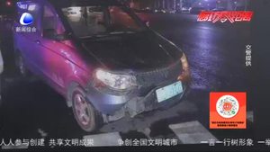 零距離·交通：兩少年逆行路上玩手機 危險來臨毫無察覺