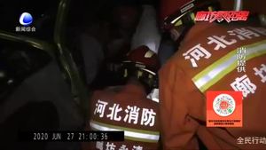 司機疲勞駕駛撞樹被困?消防部門火速救援