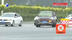 夏季車內(nèi)溫度高 把孩子忘在車?yán)锞烤褂卸辔ｋU？