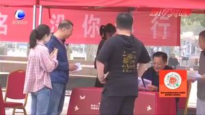 愛衛(wèi)同行環(huán)境美 家園潔凈更文明